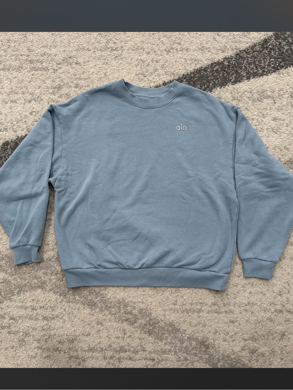 ALO yoga sold out celestial blue accolade crewneck sweatshirt large